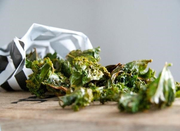 Alkaline Diet Recipe: Cheesy Kale Chips