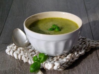 Alkaline diet recipe for gut healing zucchini and basil soup—creamy, soothing, mineral-rich, and perfect for digestive support.