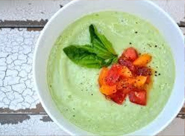 Alkaline diet recipe for creamy raw spinach soup with avocado and basil